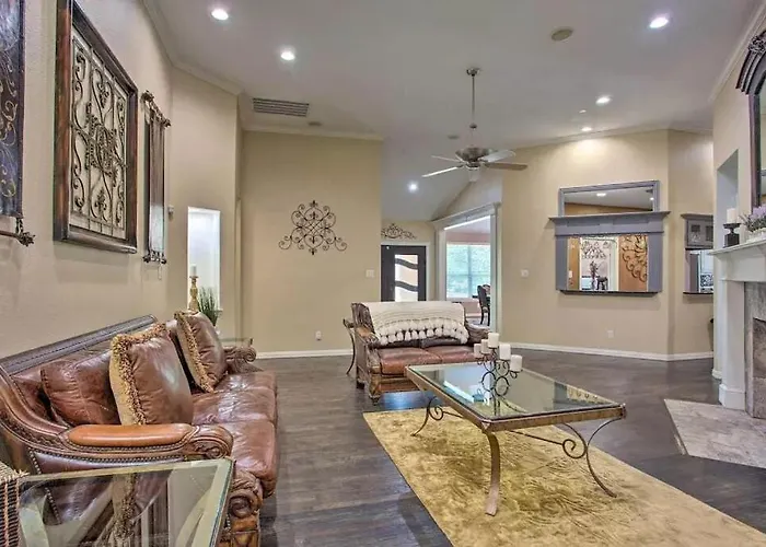 Heated Pool, Pool Table, Hot Tub, Home Theatre, Guest House, Basketball Court, Sleeps-20