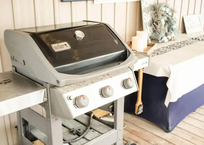 Pet Friendly Tranquil Cottage With Fire-Pit & Hot Tub Minutes To Beaches
