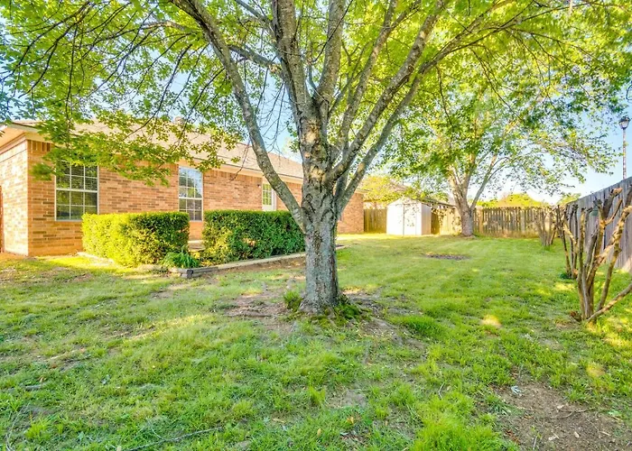 2 Mi To Uca: Group Getaway W/ Private Yard!