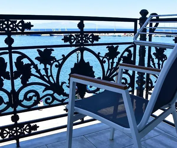 Leonidas Hotel