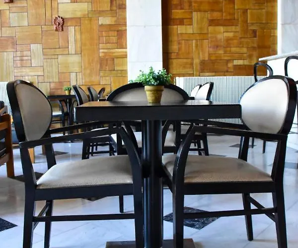 Leonidas Hotel
