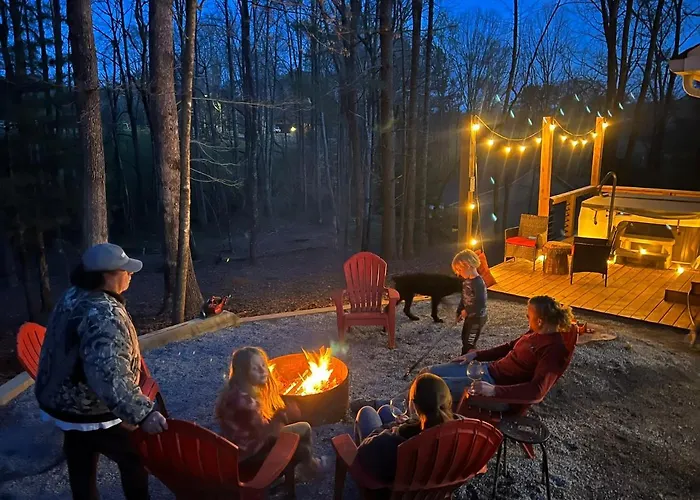 Less Than 3 Miles To Downtown With Firepit