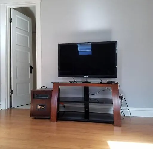 Bright, Big Family Escape, W/Parking, Dogs Welcome