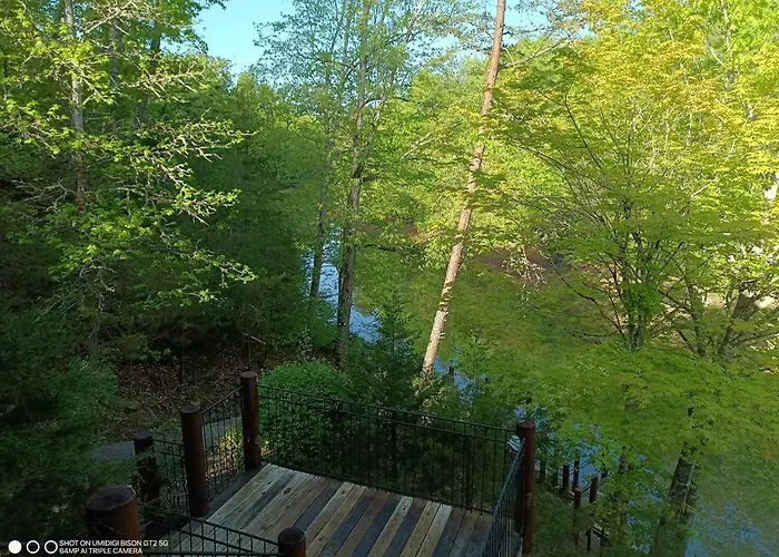 The Moose Cove Hideaway On The Lake