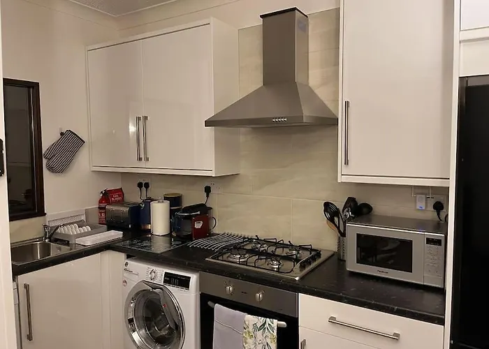The Nook Crieff - Central 2-Bed With Garden :)