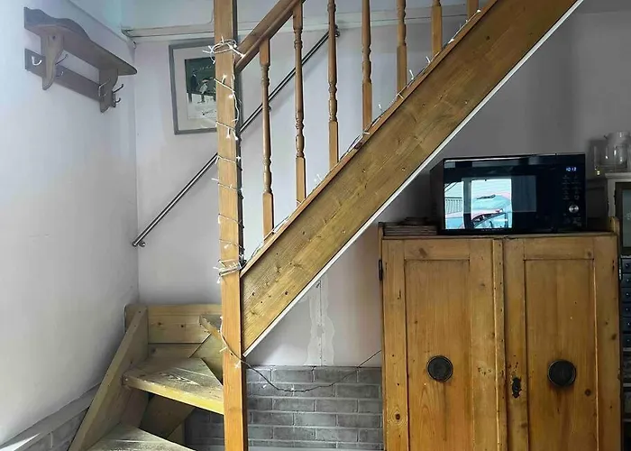 Quirky 1 Bedroom Barn On The River In Arundel