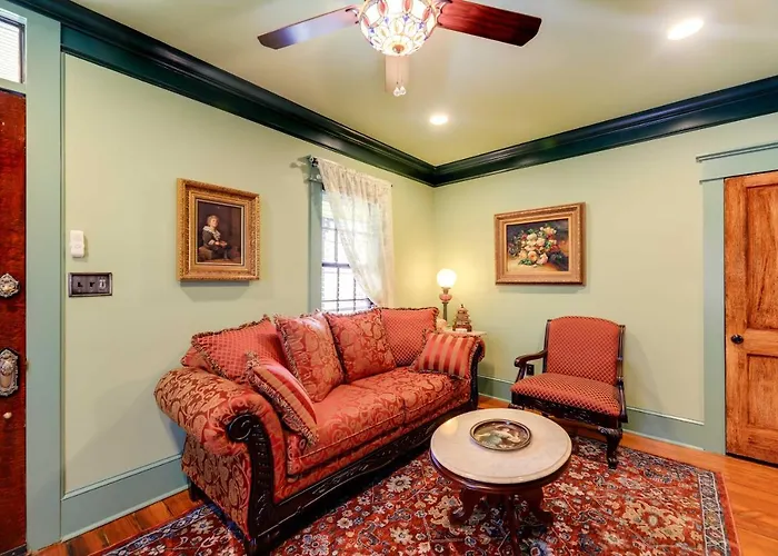 Victorian Vacation Rental Apt In Downtown New Bern