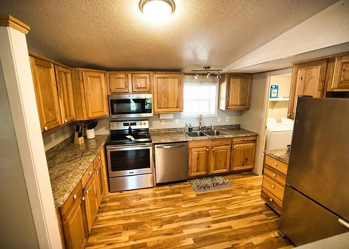 Gigi'S Spacious Lakefront With Boat Ramp Access!! Newly Remodeled, Sleeps 8!