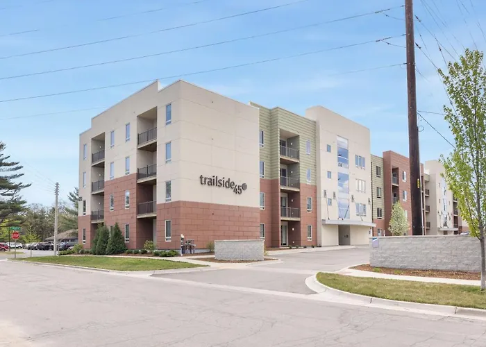 Sweet Tart Spot - Cozy Tc Condo - Tart Trail - Balcony - Pets Welcome