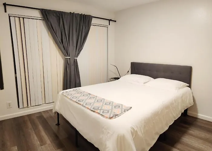 Centrally Located, 4X Queen, 300 Mbps Internet With Backyard!