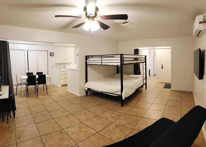 Centrally Located, 4X Queen, 300 Mbps Internet With Backyard!