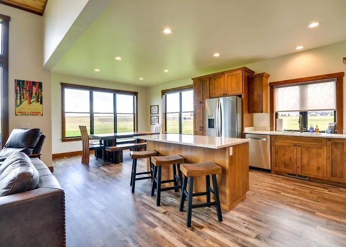 Sleek Red Lodge Home Rental W/ Private Hot Tub!