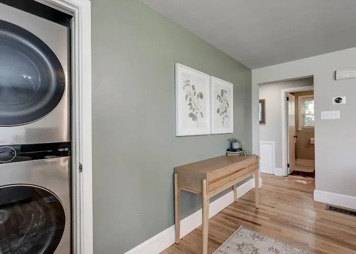 New Cozy Home Near Outlets & Amish Country