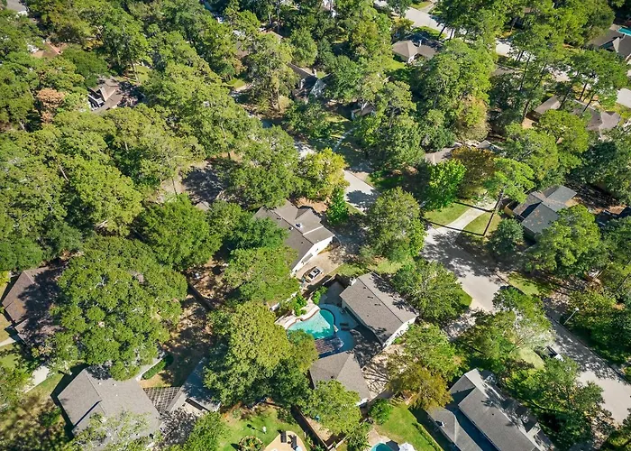 The Pines I Sleeps 12 I Private Pool I Patio & Bbq