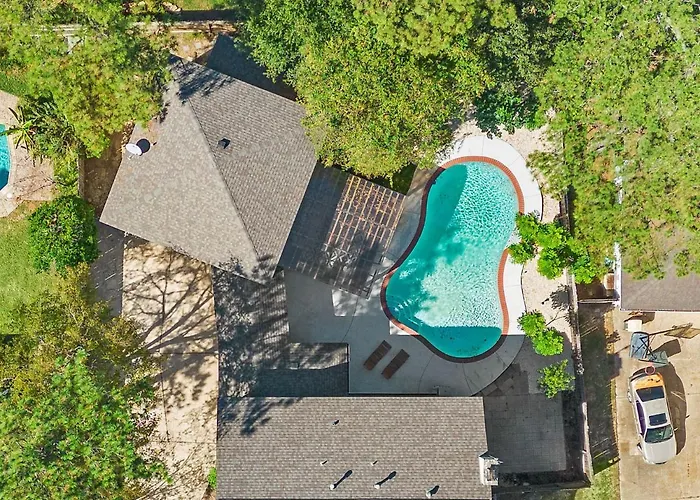The Pines I Sleeps 12 I Private Pool I Patio & Bbq