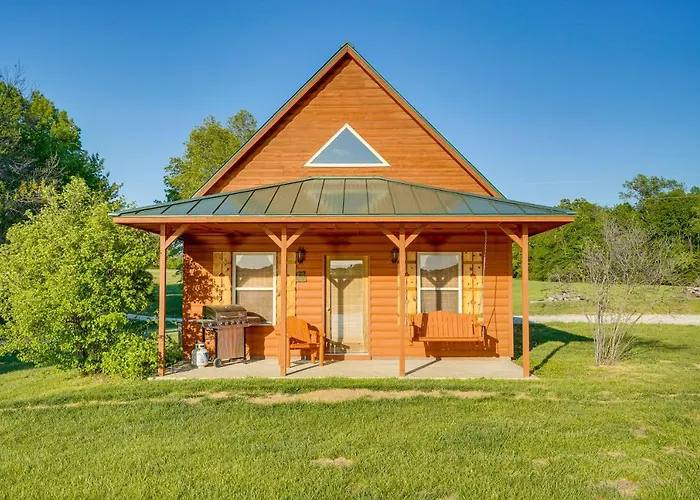 Lakefront Vacation Rental W/ Patio & Grill!