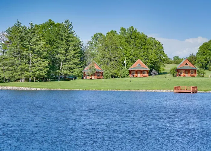 Cozy Columbia Cabin W/ Shared Lake Dock!