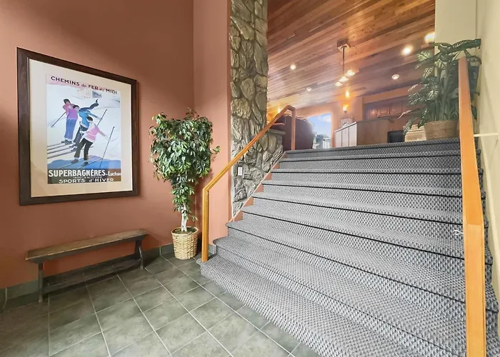 A308 Lake Cliffe Condo
