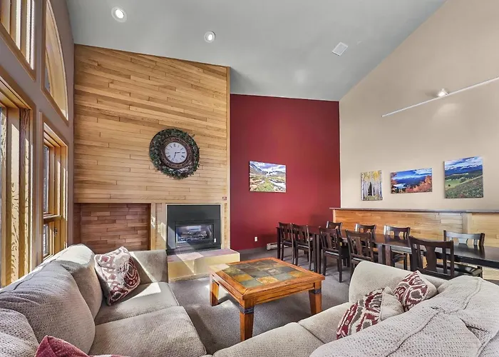 75 Corinthian 3Br 3Ba Spacious Layout, Private Garage