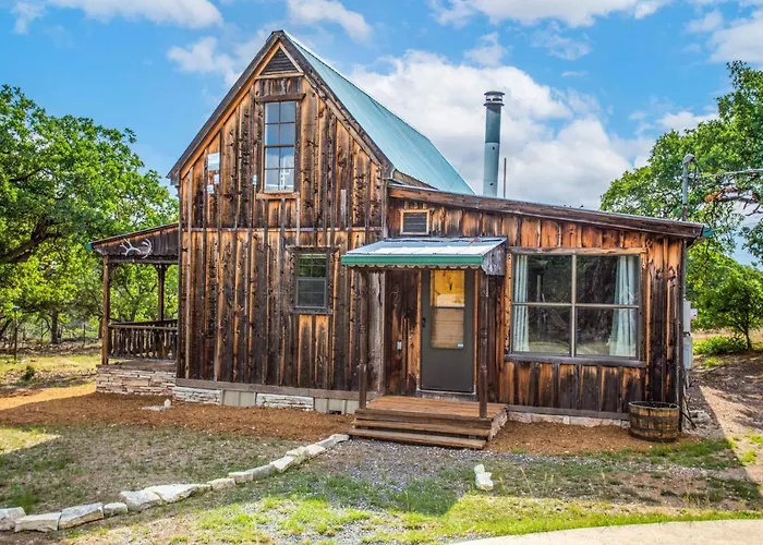 Old Fellow'S Farmhouse