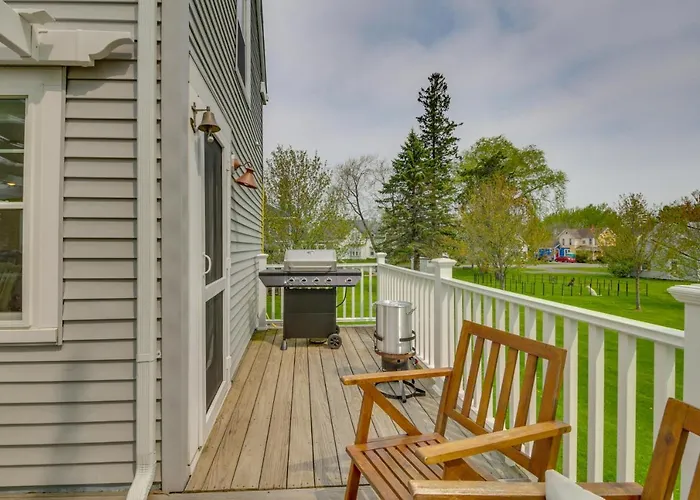 Rockland Home W/ Deck 5 Mins To Historic Downtown!