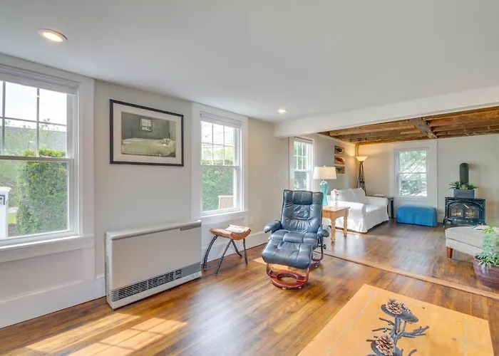 Rockland Home W/ Deck 5 Mins To Historic Downtown!