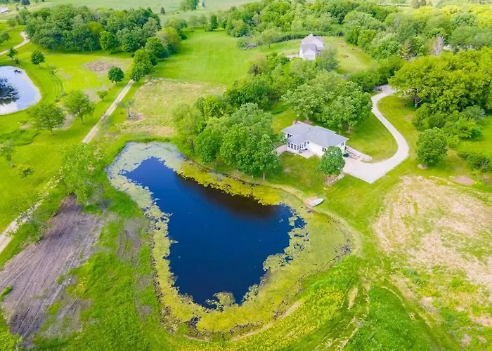Charming Lake Geneva, Wisconsin 3Br/2Bath Home - Shagbark Waters