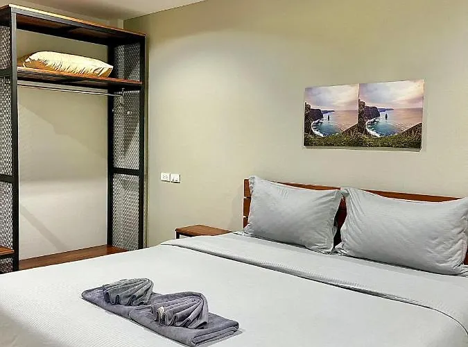 The Gun Hotel Premium