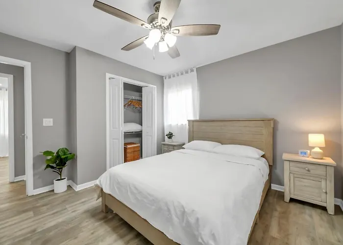 Magnolia - Family-Friendly Comforts, Tvs, Grill & Just Steps To The Beach!