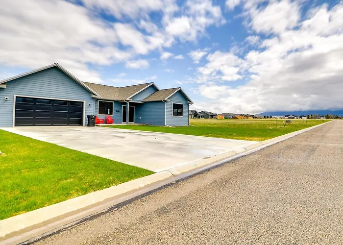 Sleek Red Lodge Home Rental W/ Private Hot Tub!