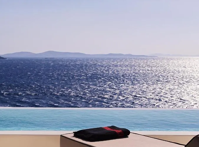 Kouros Hotel&Suites