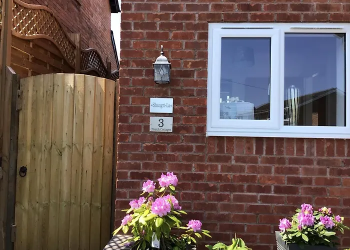 3 Church Cottages: Luxurious 3-Bedroom Village Retreat near Malvern