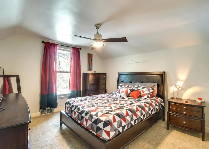 Pet-Friendly Davenport Home - Near Casino & Golf