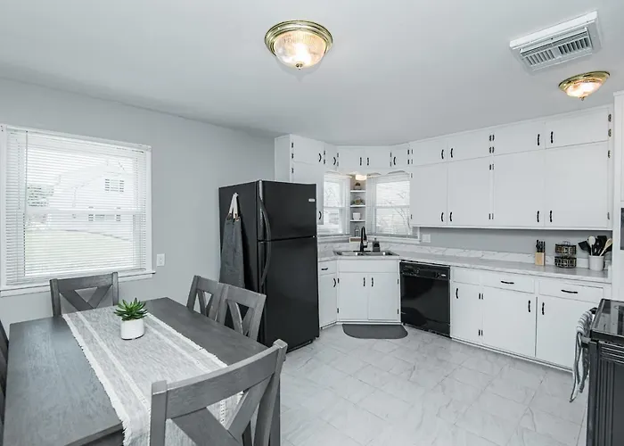 3 Bedroom Showstopper Near Mayo Clinic