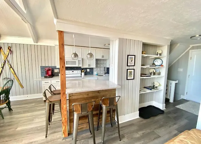 Cozy Charming Ski Chalet Sleeps 11