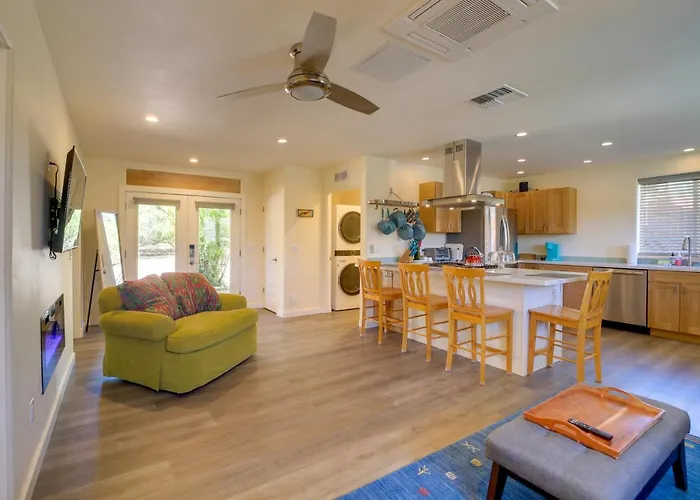 Old Town Cottonwood Cottage W/ Yard, Pets Welcome