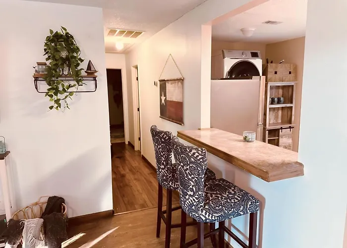 Free Tubes, Sleeps 8, Hottub, Firepit, Pet Friendly!