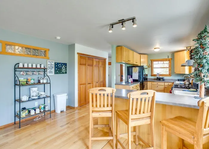 Montrose Family Home W/ Yard & Fruit Trees!