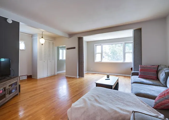 Pet-Friendly Saint Paul Home Near Allianz Field!