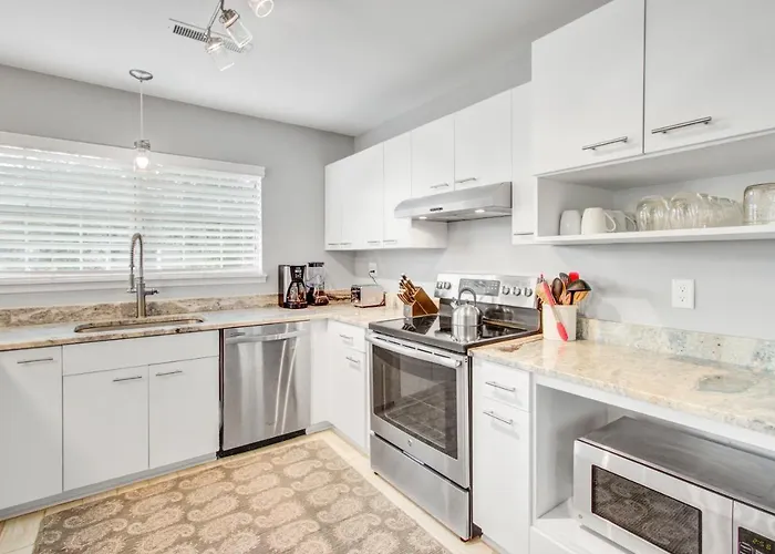 Palm Boulevard 2403 - Upstairs