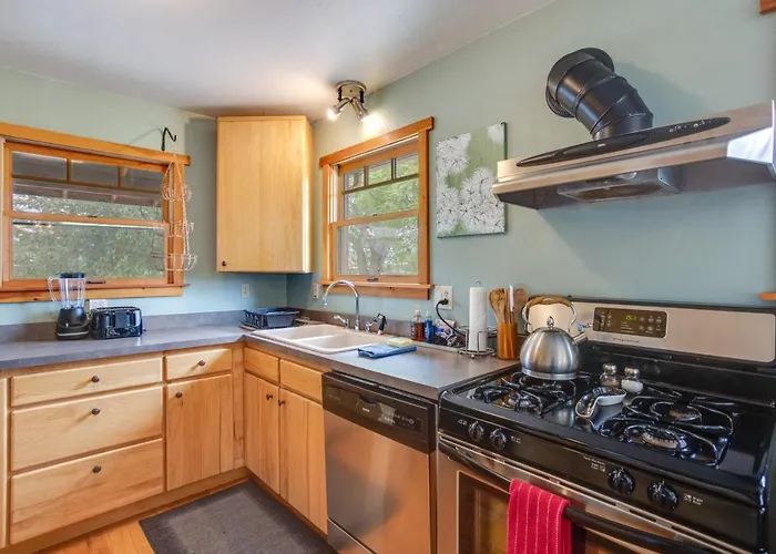 Montrose Family Home W/ Yard & Fruit Trees!