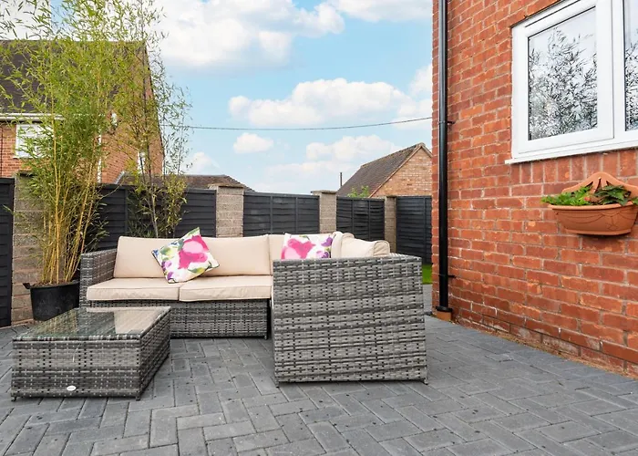 3 Church Cottages: Luxurious 3-Bedroom Village Retreat near Malvern