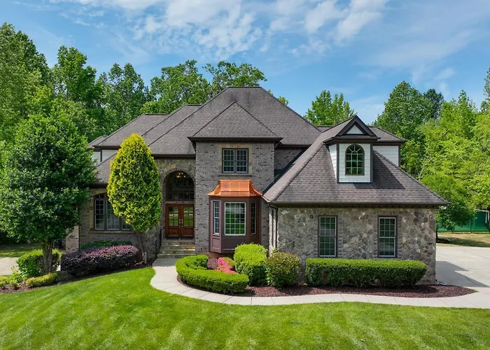 Luxury Estate: Game Room & Pickleball Court
