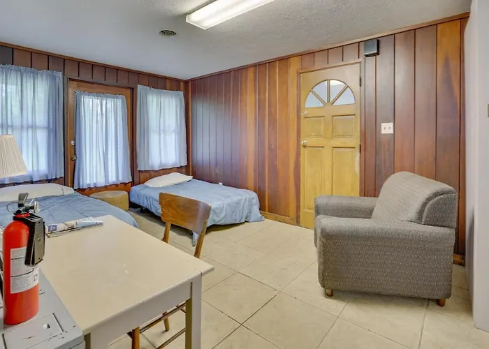 Pet-Friendly Youngstown Cottage W/ Yard