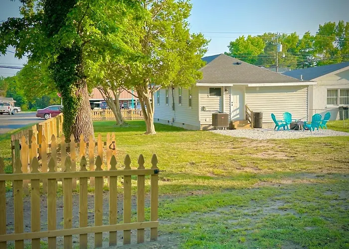 Cottage In Heart Of Colonial Beach, 7 Mins Walk To The Beach