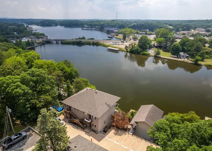 Natalie'S Nook, Lake Hideaway Near Downtown Fun!
