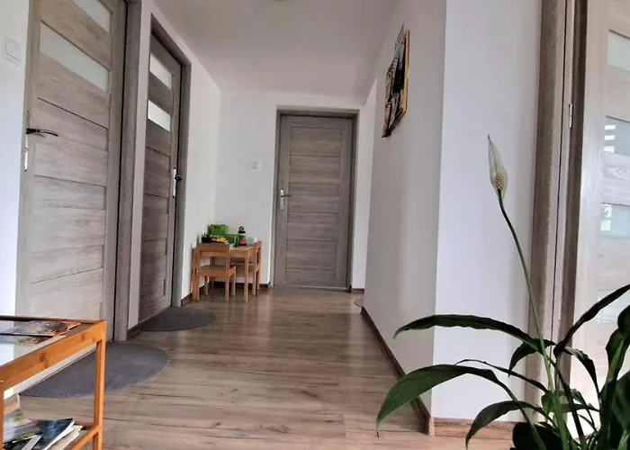 Pokoje I Apartamenty Na Szkolnej