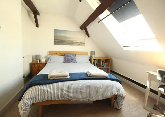 3 The Old Schoolhouse: Hot Tub, Log Burner, Parking, En-Suite