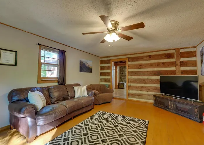 Spacious Yard + Fire Pit: Afton Family Cabin!