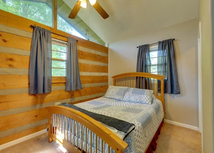Spacious Yard + Fire Pit: Afton Family Cabin!